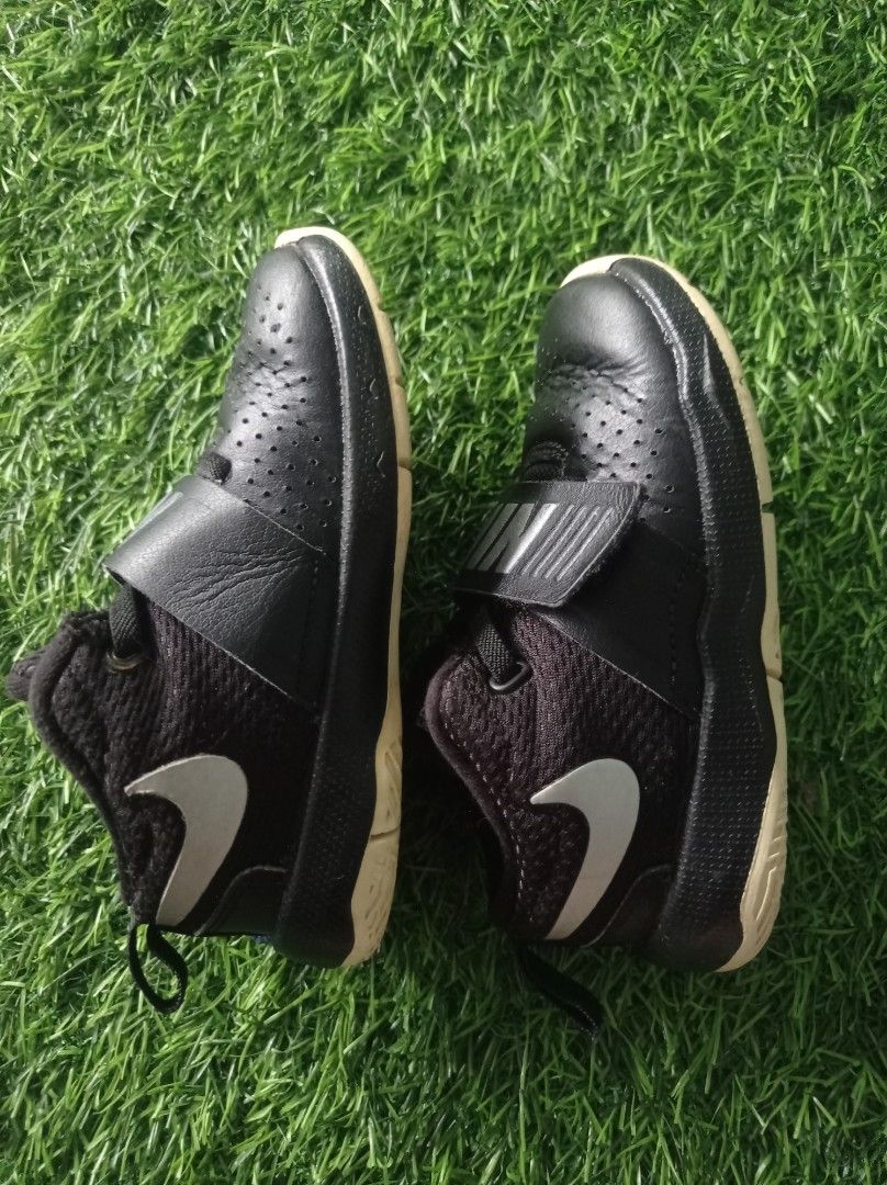 toddler boy black nike shoes