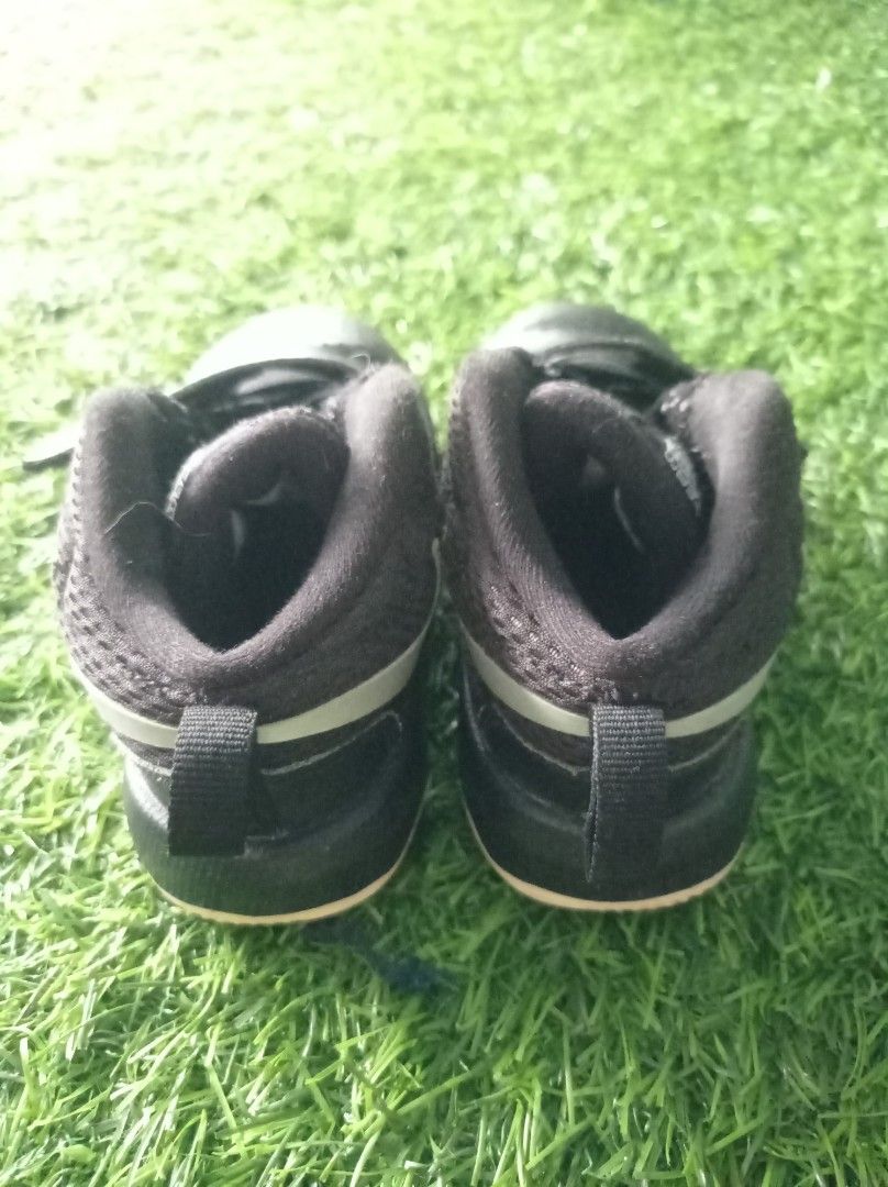 toddler boy black nike shoes