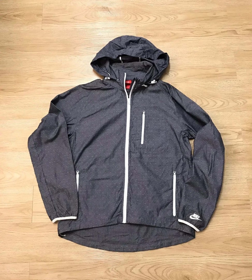 Nike zonal aeroshield energy solstice top