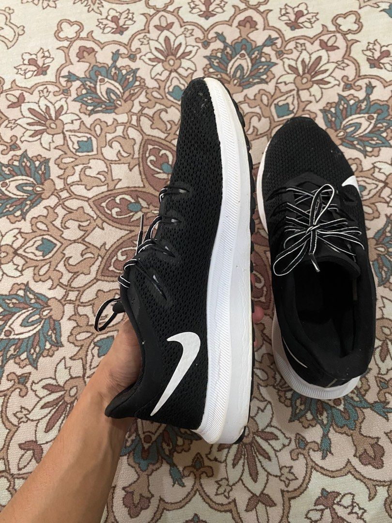 Nike quest on store feet