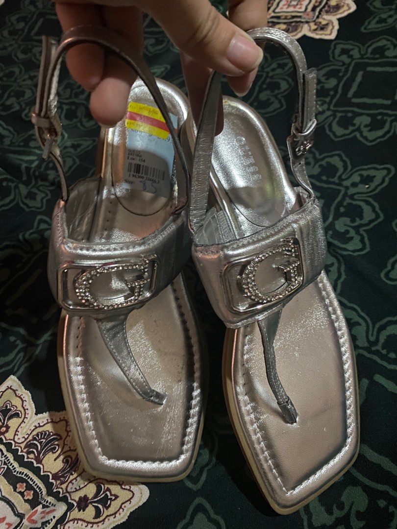 Guess chappals deals