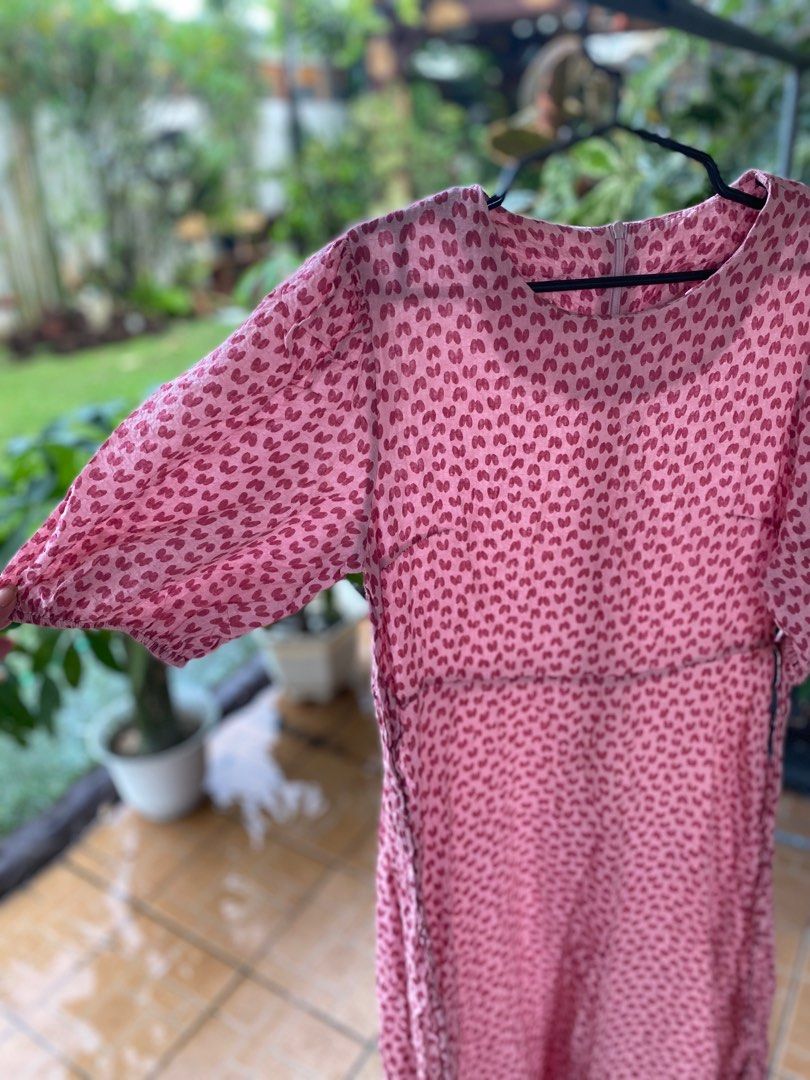 PINK PUFFSLEEVES DRESS (Category: Dresses) located in Angeles City. Submitted by trishalki (Listing ID 1258800857, Image 2). Description: See mo ung fit ng when worn!! Super nice kasi may tali dn sa likod :) Best fit m-l .