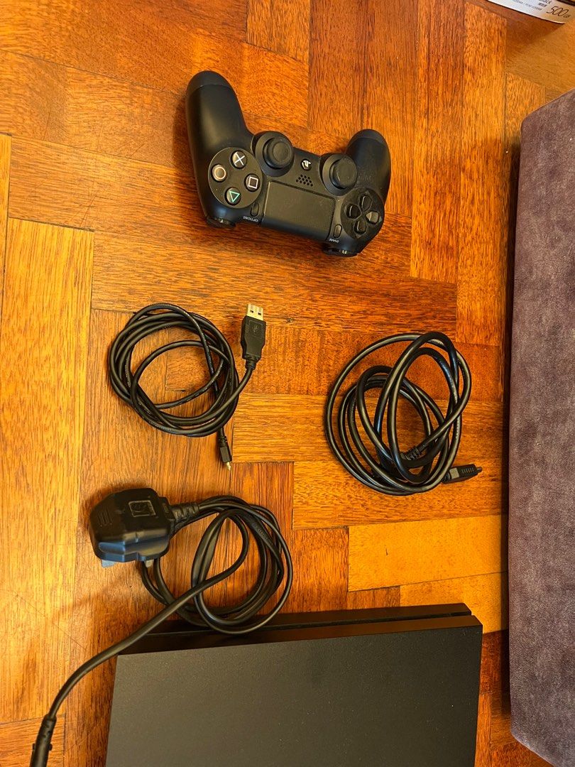 PS4 500GB Last of Us bundle version, Video Gaming, Video Game Consoles