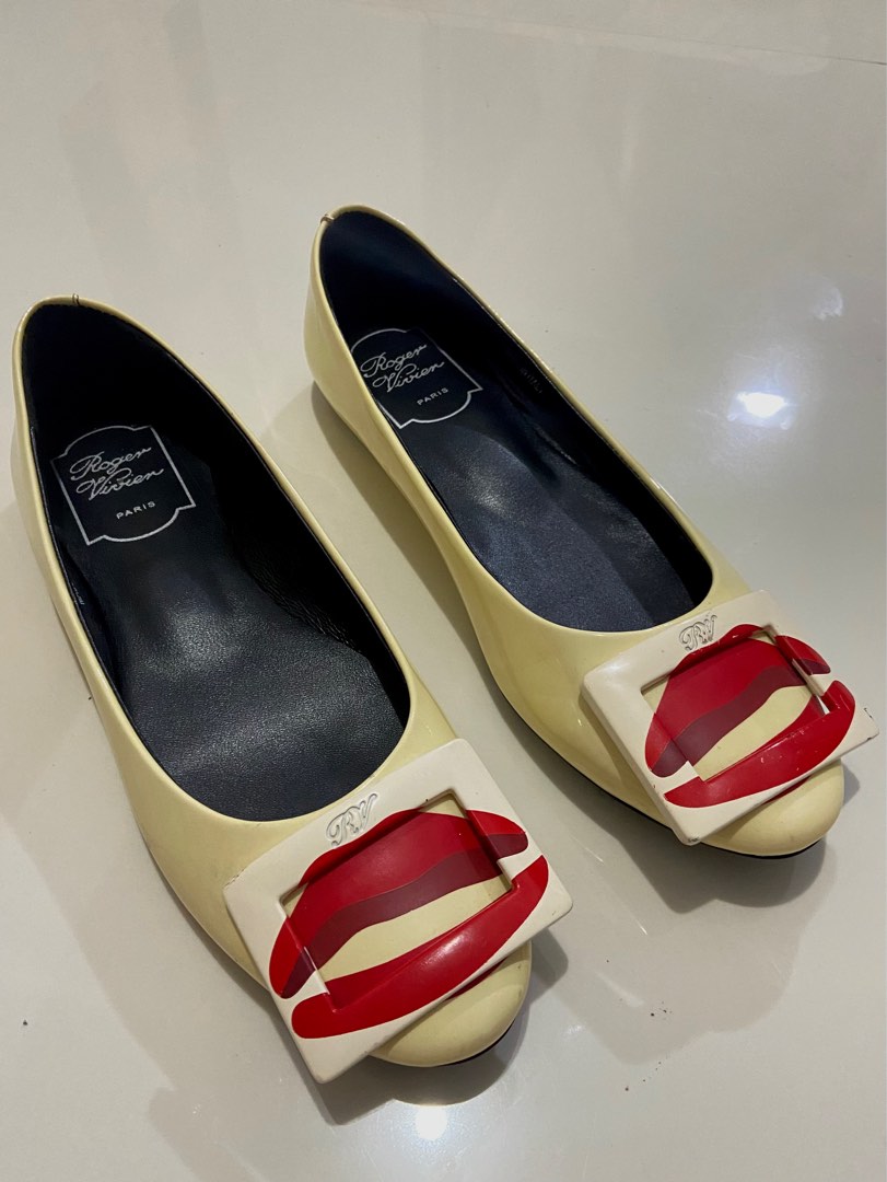 roger vivier silver flats
