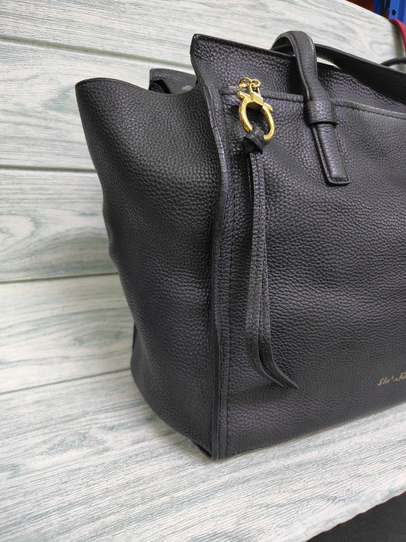 Salvatore Ferragamo Black Pebbled leather Amy Tote Bag Serial number GG 21F215