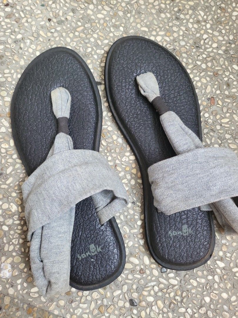 Sanuk top sandals sizing