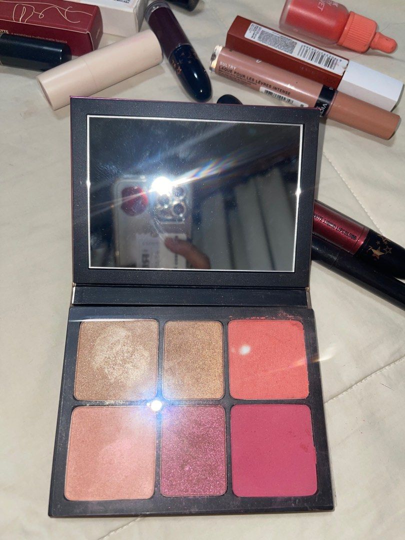 SmashBox x CaliKissed Blush Pallete (Category: Makeup) located in Cainta. Submitted by d3clutterw0rld (Listing ID 1258871773, Image 2). Description: SMASHBOX x CALIKISSED Blush Pallete - bought from Sephora US. - used once. no issues. - rfs decluttering. - payment first, gcash only. Message me for more information. .