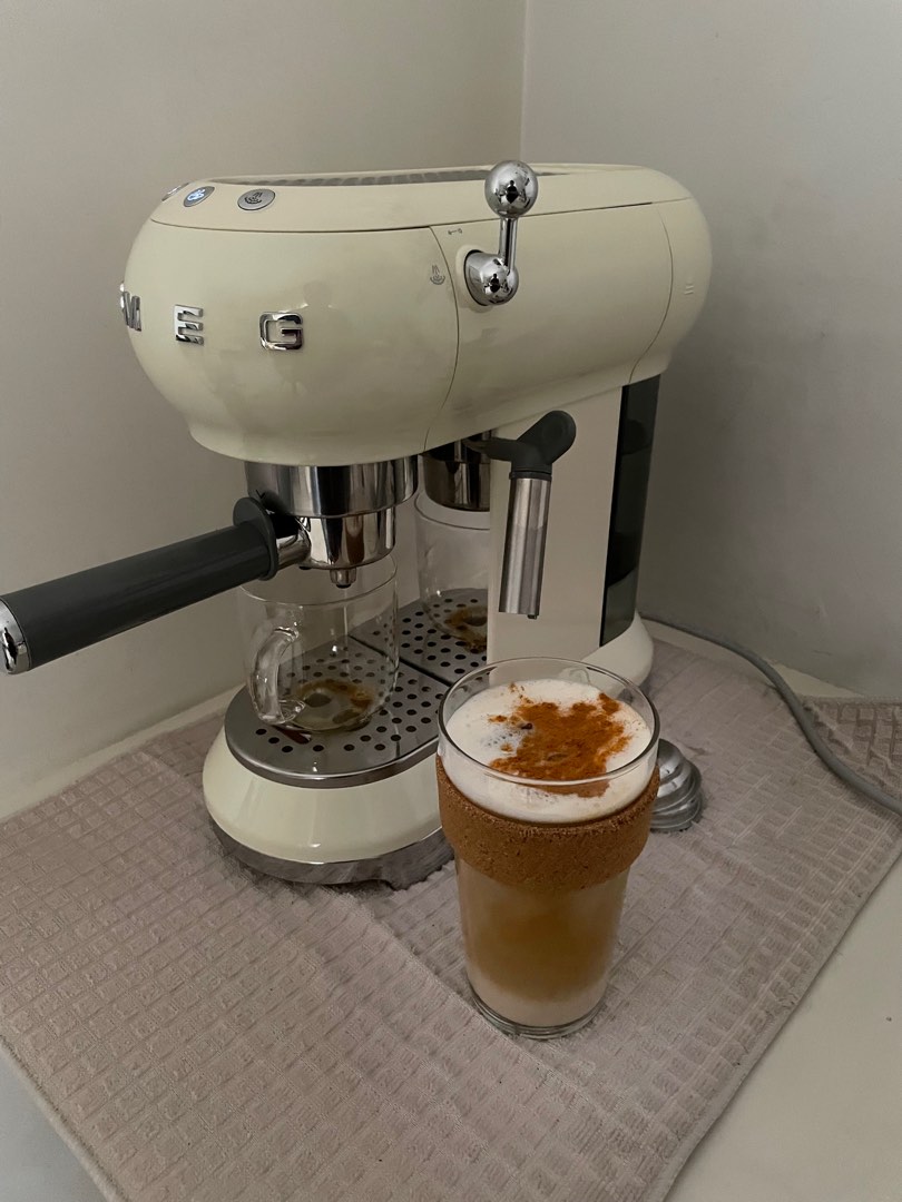 Smeg Espresso Machine (Cream), TV & Home Appliances, Kitchen Appliances