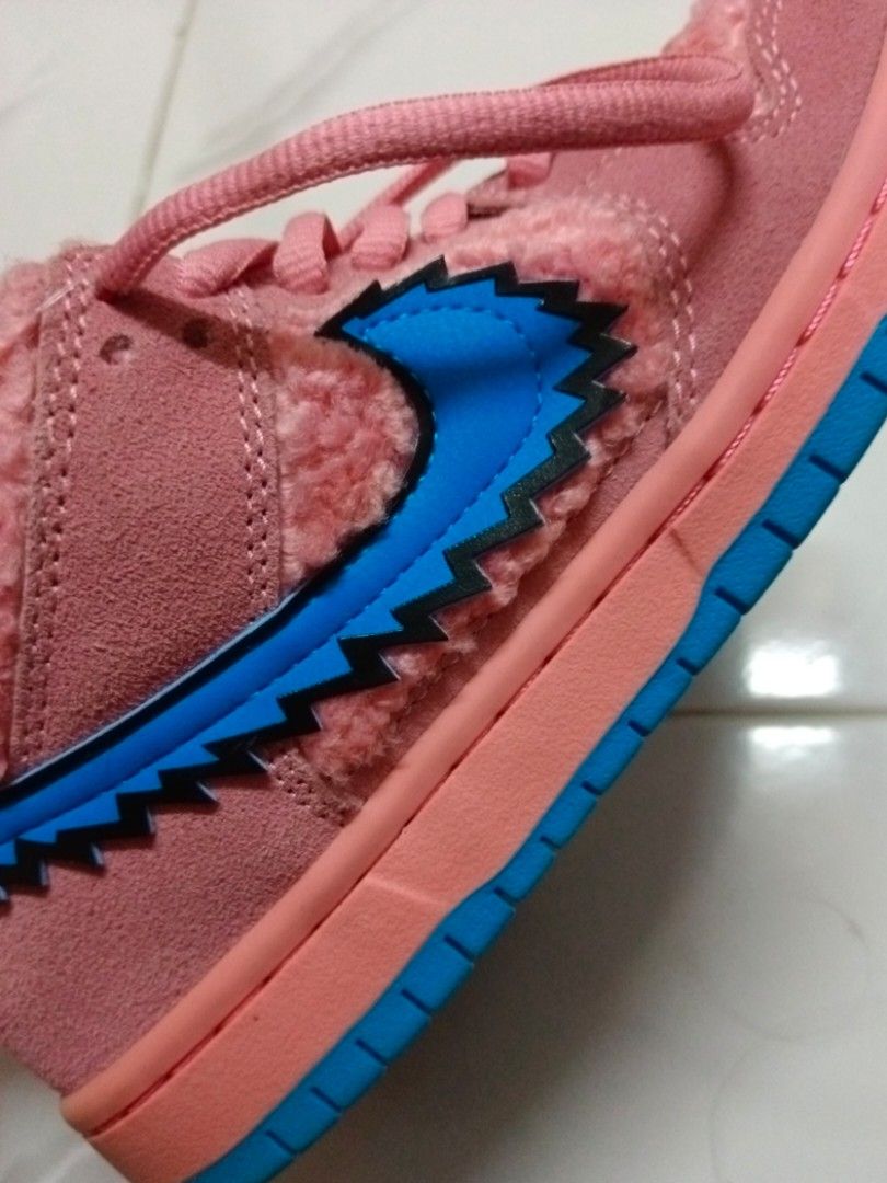 Snickers (Category: Sneakers) located in Kuala Lumpur. Submitted by na_akitty (Listing ID 1258828649, Image 3). Description: size di tag 24cm tapi sebab span dia tebal,, sesuai utk kaki 23cm .. kasut mcm baru lg.. tak pernah pakai sebb salah saiz, tak muat. kotak kasut hilang...
