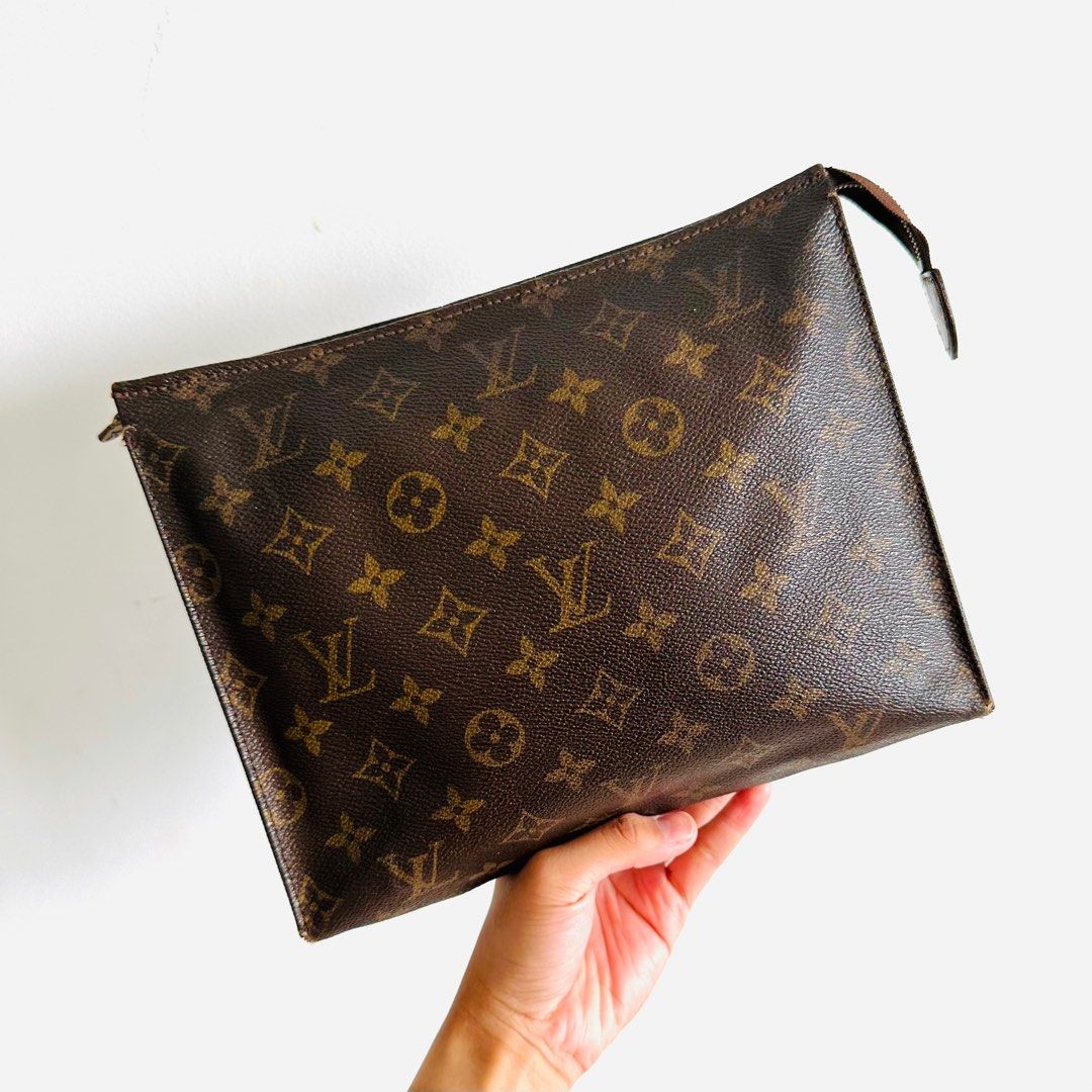 Louis Vuitton discontinued this Pochette toilette 26 because they