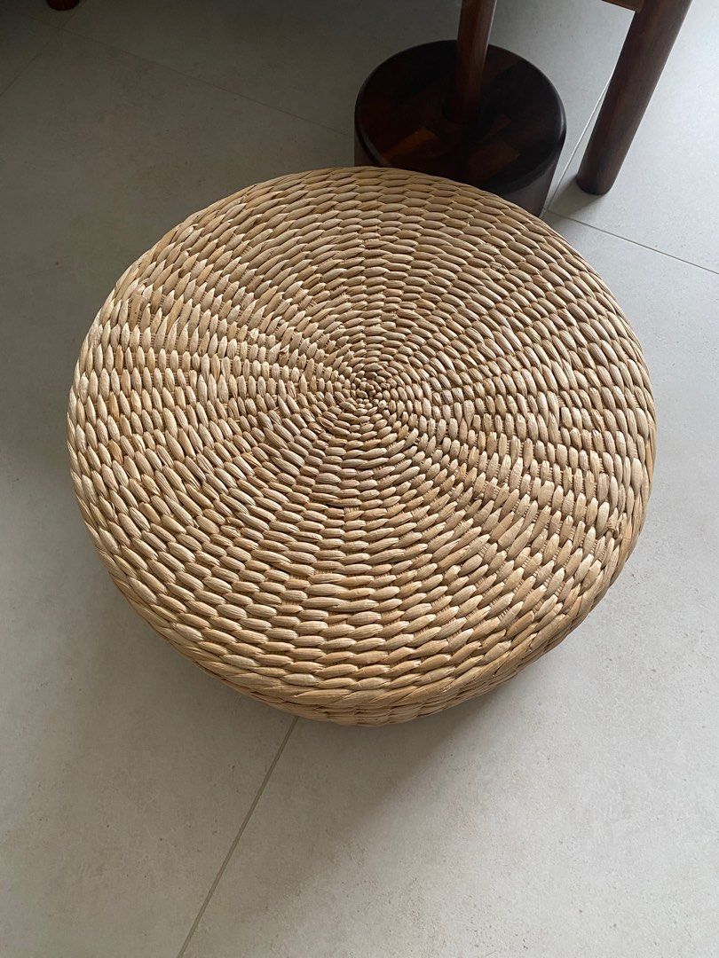 Woven straw floor 2025 cushion