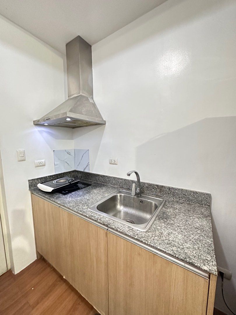 Studio in Makati For Rent The Linear near IAcademy, Makati Med, MAPUA