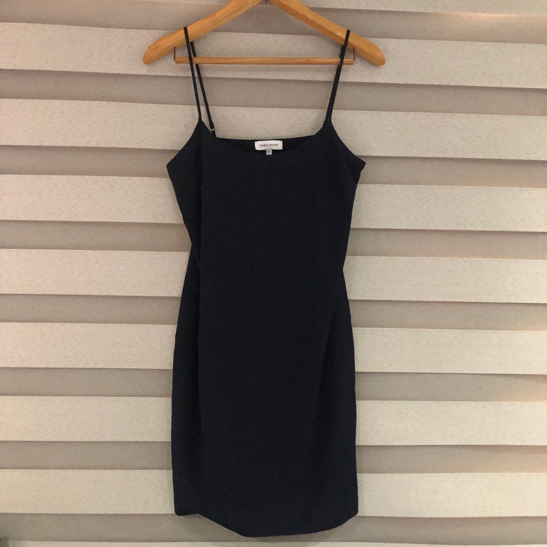 Table hot sale eight dresses