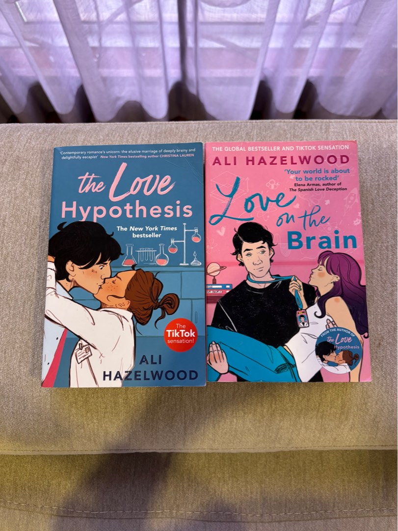 The Love Hypothesis + Reminders Of Him (Set Of 2) (Paperback, Ali  Hazelwood, Colleen Hoover)