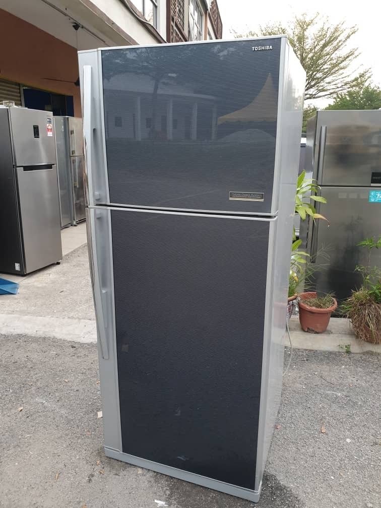 Toshiba auto ice maker 2 door fridge for sell, TV & Home Appliances