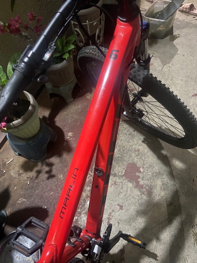 TREK MARLIN 6 (Category: Bicycles) located in Quezon City. Submitted by shanny.dope (Listing ID 1258775475, Image 2). Description: Trek Marlin 6 ‼️ Size medium 27 Group set Altus Shimano Tires Boutregear Issue: may stains lang yung stand niya other than that it’s all good 😎 Cubao Area Pag outside cubao we can talk it out naman kung pano niyo makuha yung bike :> NEGO ‼️.