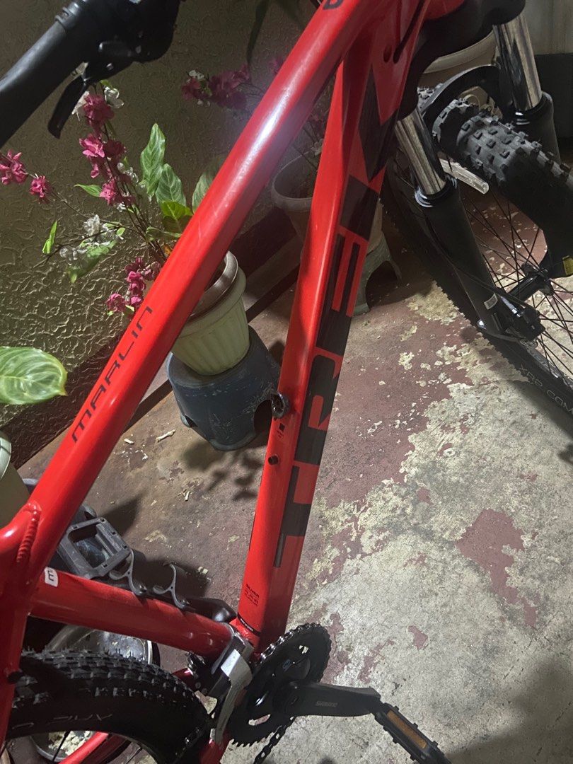 TREK MARLIN 6 (Category: Bicycles) located in Quezon City. Submitted by shanny.dope (Listing ID 1258775475, Image 3). Description: Trek Marlin 6 ‼️ Size medium 27 Group set Altus Shimano Tires Boutregear Issue: may stains lang yung stand niya other than that it’s all good 😎 Cubao Area Pag outside cubao we can talk it out naman kung pano niyo makuha yung bike :> NEGO ‼️.