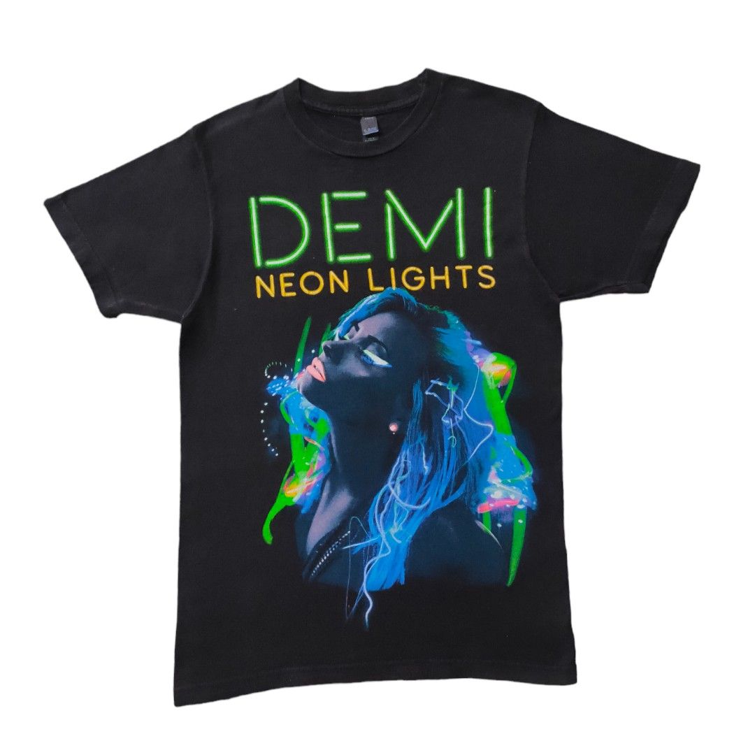 Demi t shirt 2025