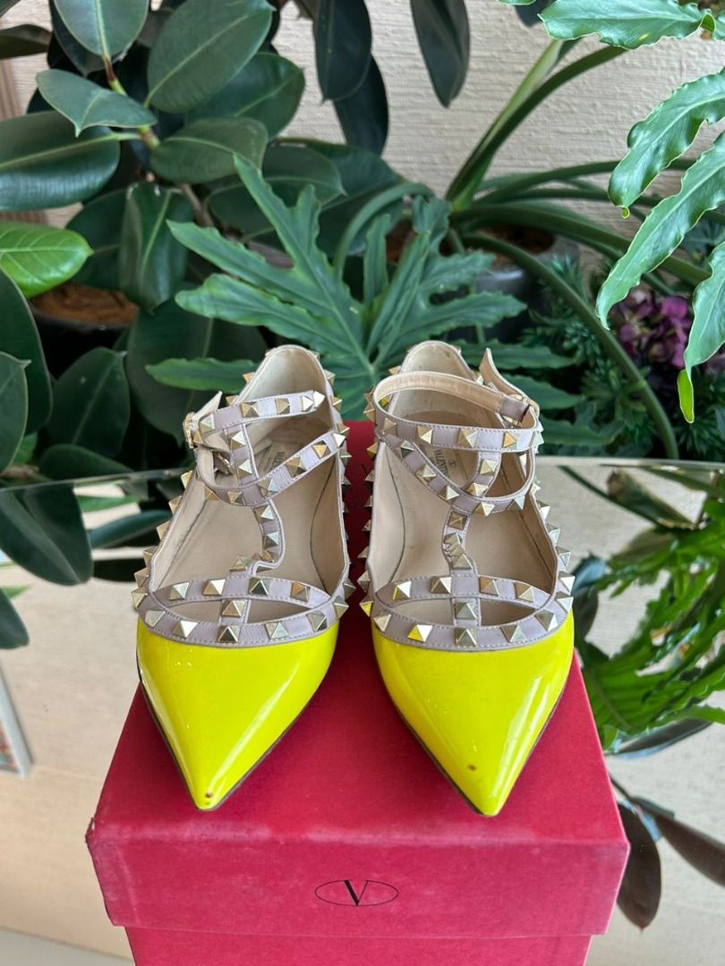 Neon valentino rockstuds online