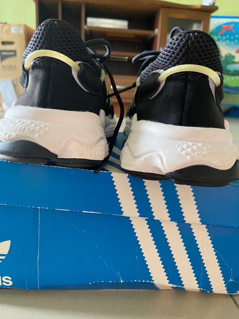 Adidas hotsell ozweego solar