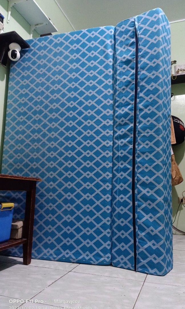 Uratex sofa bed 60x75x7.5 inches (Category: Bed Frames & Mattresses) located in Pasig City. Submitted by iheartgavinjcov (Listing ID 1258827126, Image 1). Description: .