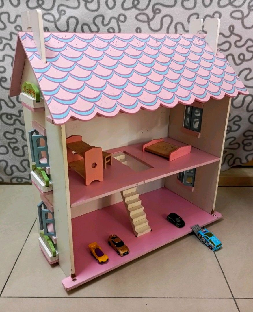 Used best sale wooden dollhouse