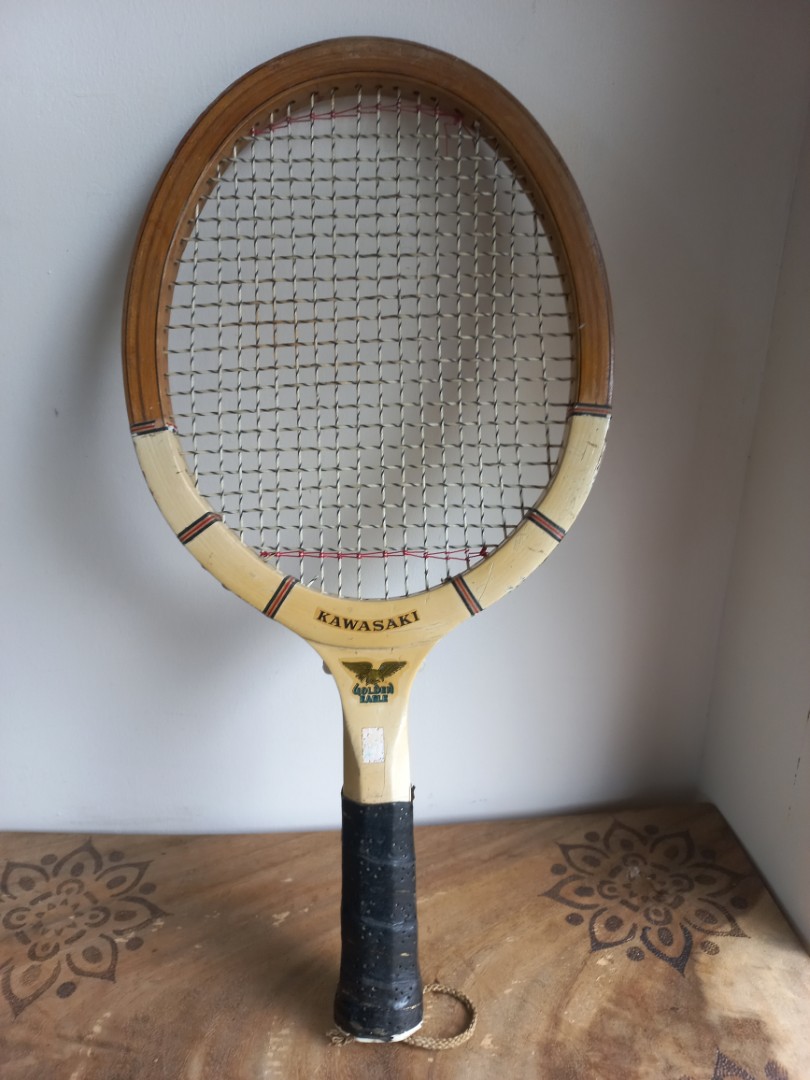 Raquette de tennis en bois vintage Kawasaki Grand Prix T-340 - Décoration de sport rétro - France Raquette de tennis en bois vintage Kawasaki Grand Prix T-340 - Décoration de sport rétro - France