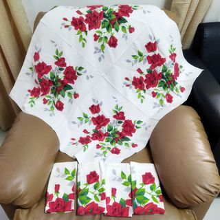 Wilenbur Vintage Royal Roses Square Table Linen Tablecloth with four napkins