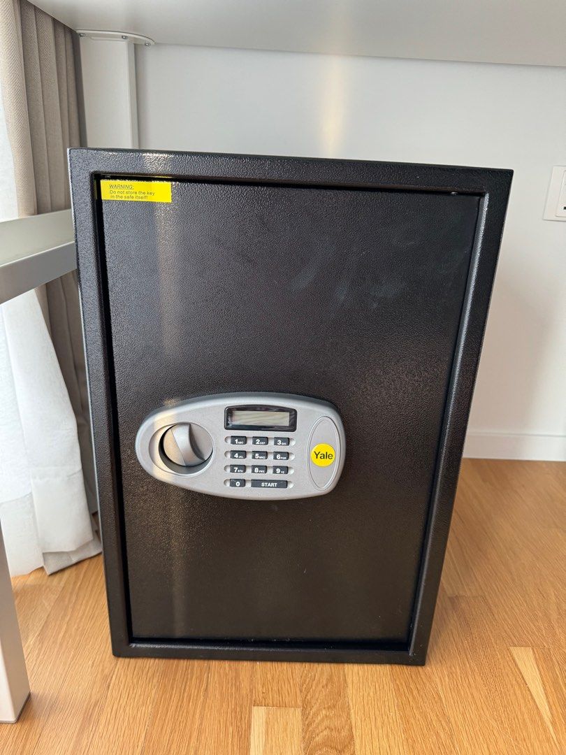 Yale Safe (YSS/520/DB2), Furniture & Home Living, Security & Locks