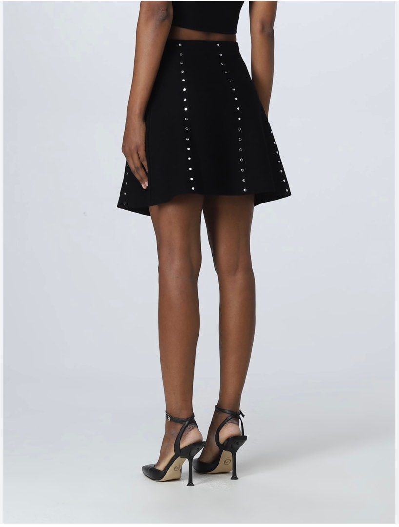ZARA Black Skirt w/ tag (Category: Skirts) located in Manila. Submitted by _bachii (Listing ID 1256603920, Image 3). Description: 100% original and brand new!! With tag pa (2,295 on tag), bought from ZARA store. Size : Small (W26).