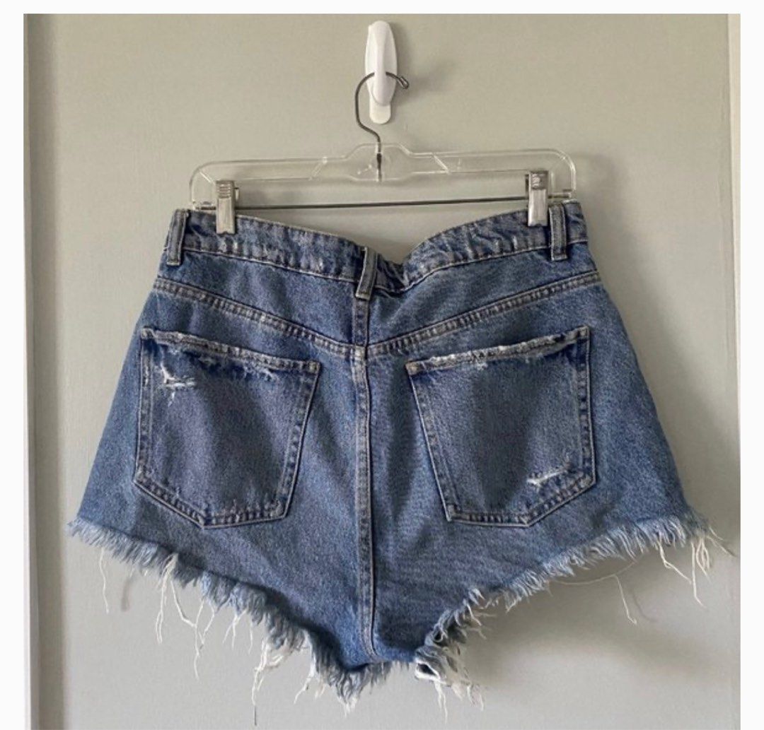 Zara frayed mid best sale rise denim shorts