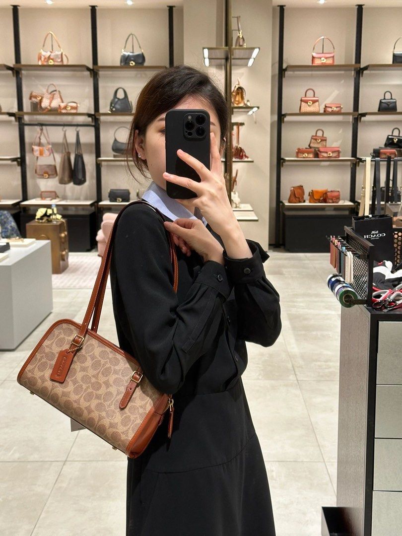 2023 new Coach Swing Zip shoulder bag Brown Women s Fashion Bags