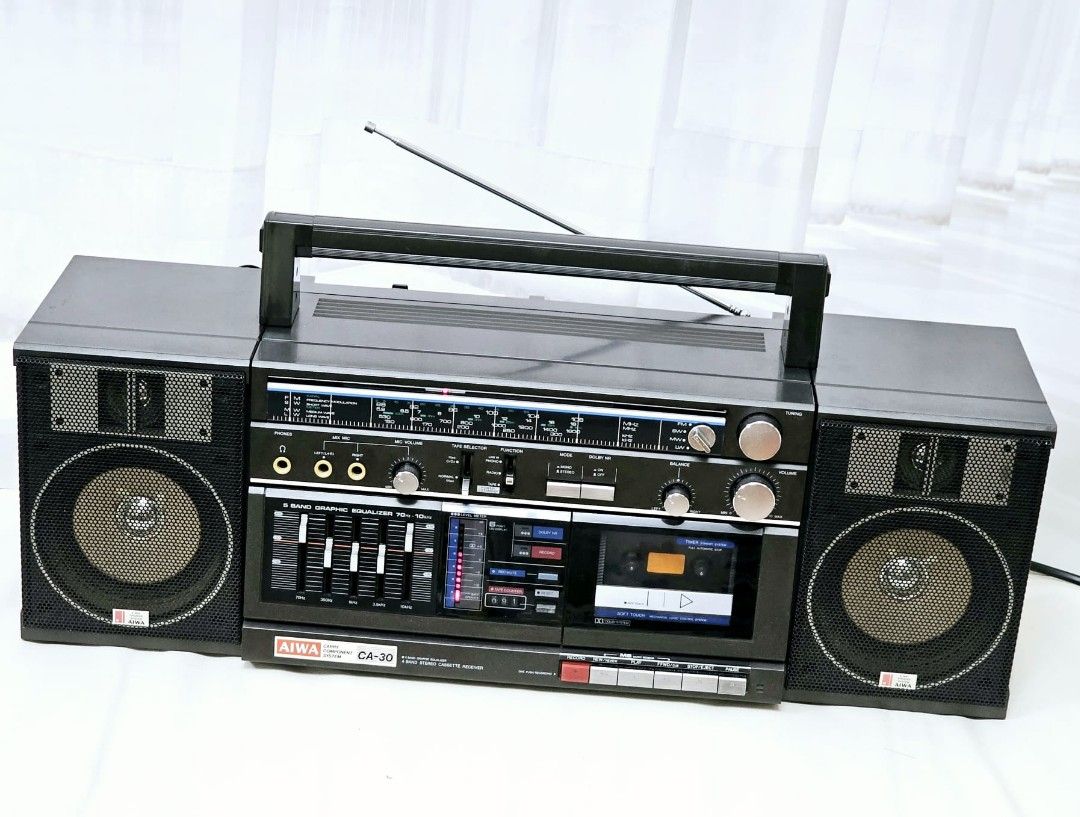 私人珍藏80年代AIWA牌cassette 收音錄音機原價HKD 5000, 音響器材, 音樂播放裝置MP3及CD Player - Carousell