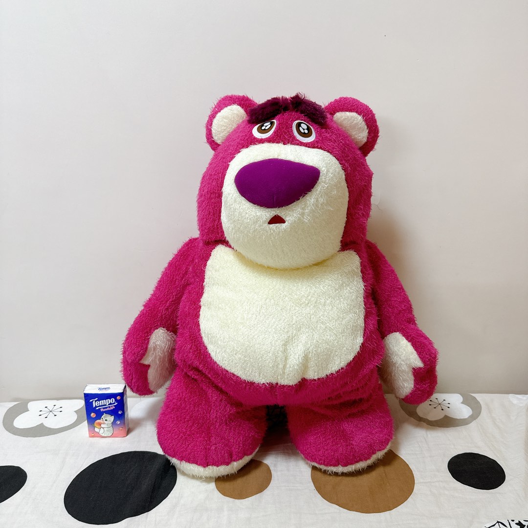 **全新連牌 日本夾** Lotso 勞蘇 可憐樣 大公仔景品, 興趣及遊戲, 玩具 & 遊戲類 - Carousell