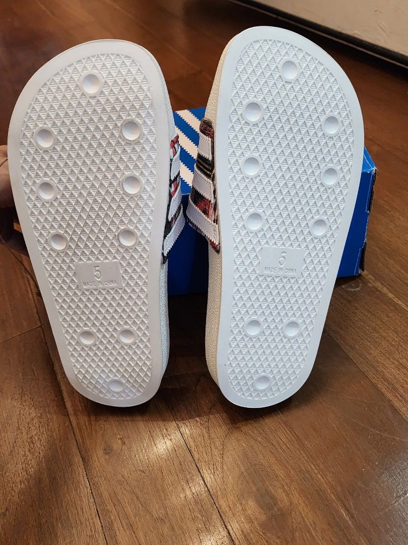 Adilette w online