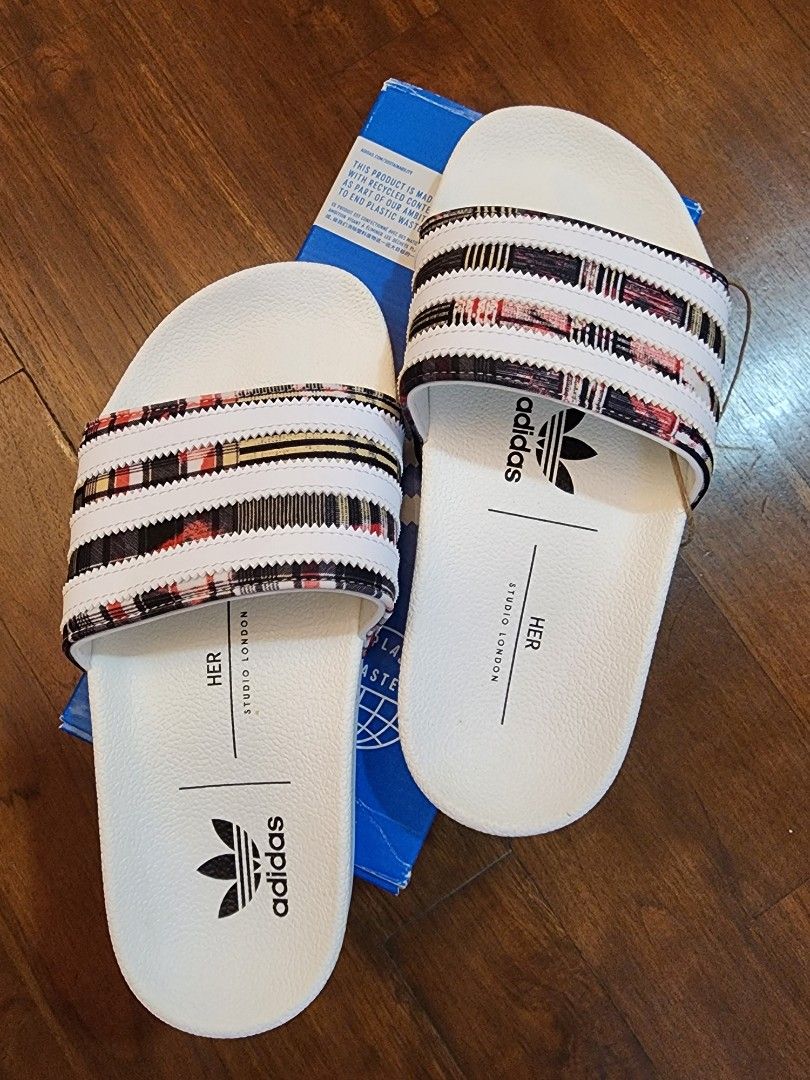 ADILETTE W Women s Fashion Footwear Flipflops and Slides on