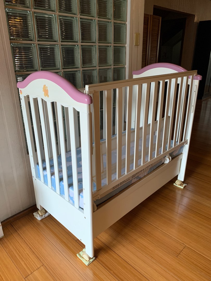 Baby Crib Pink and White with bottom drawer FREE Bed Guard Rail, Babies & Kids, Baby Nursery