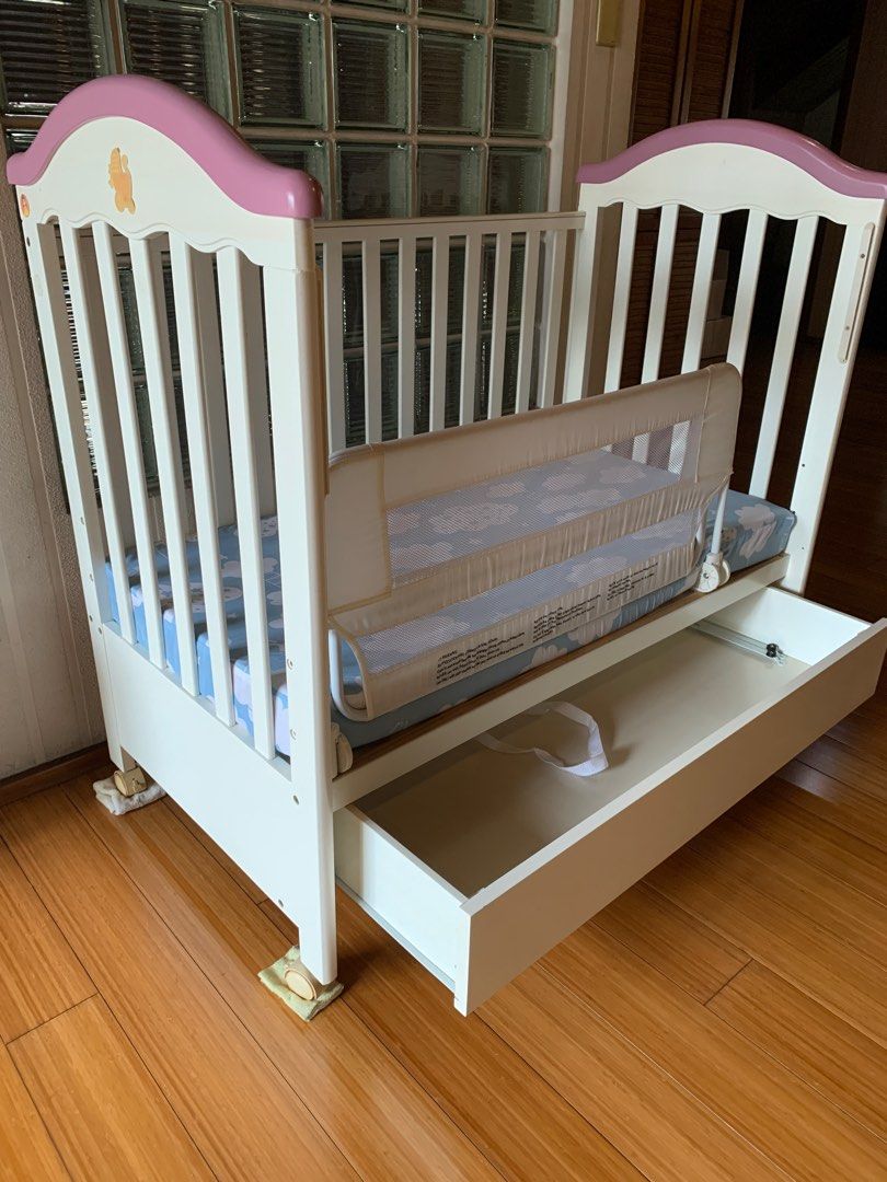 Crib with bottom drawer store