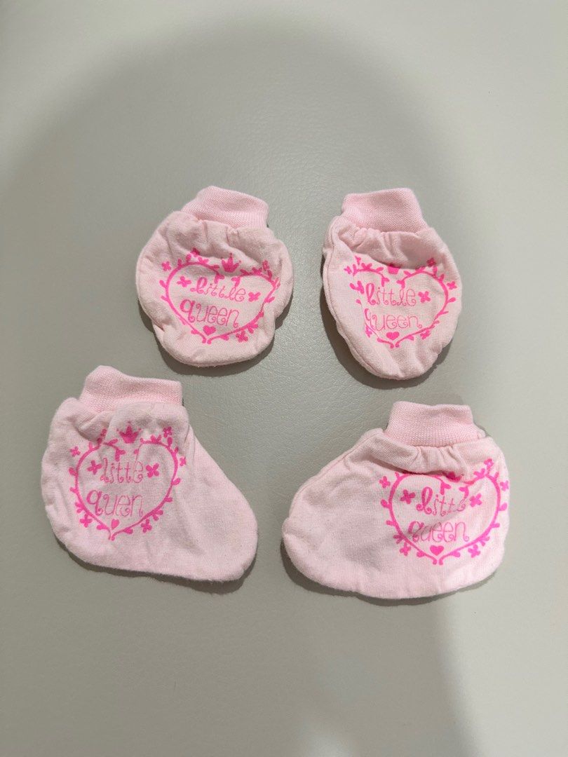 Newborn baby sales mittens and booties