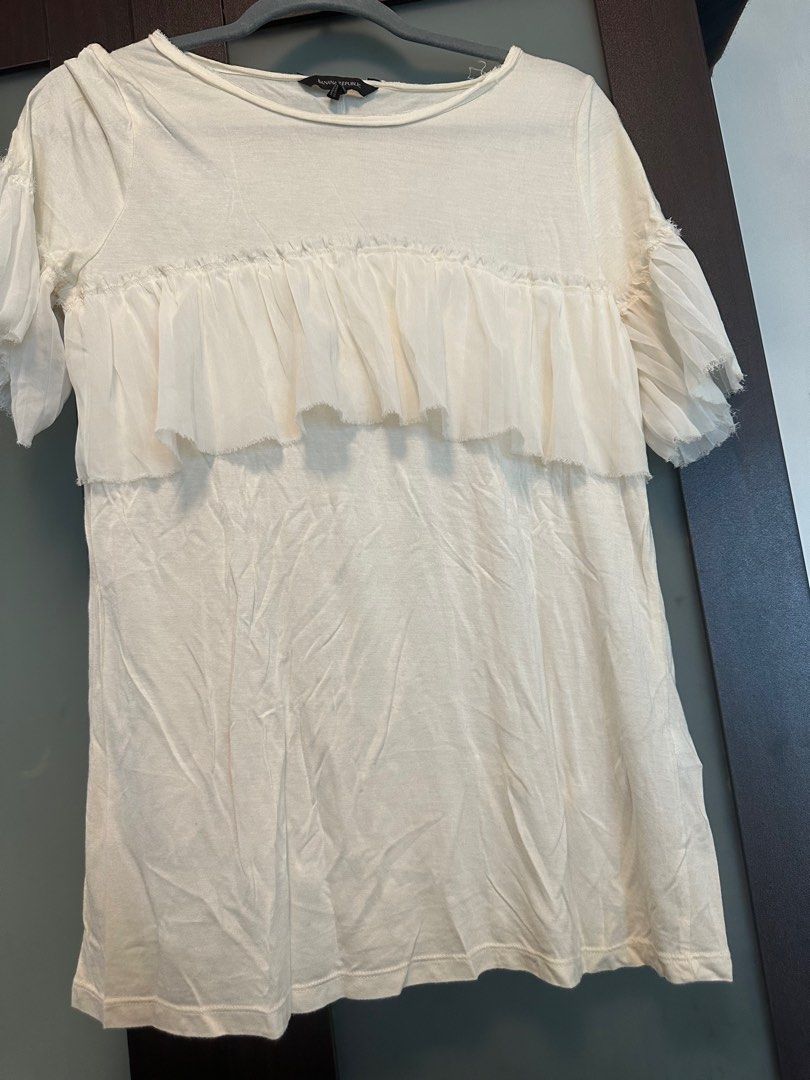 Banana Republic Cream Top (Category: Blouses) located in Manila. Submitted by mixandbits (Listing ID 1258902846, Image 1). Description: Never worn but no hangtag.