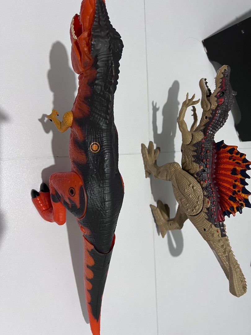 Batteries operated dinosaurs, Hobbies & Toys, Toys & Games on Carousell