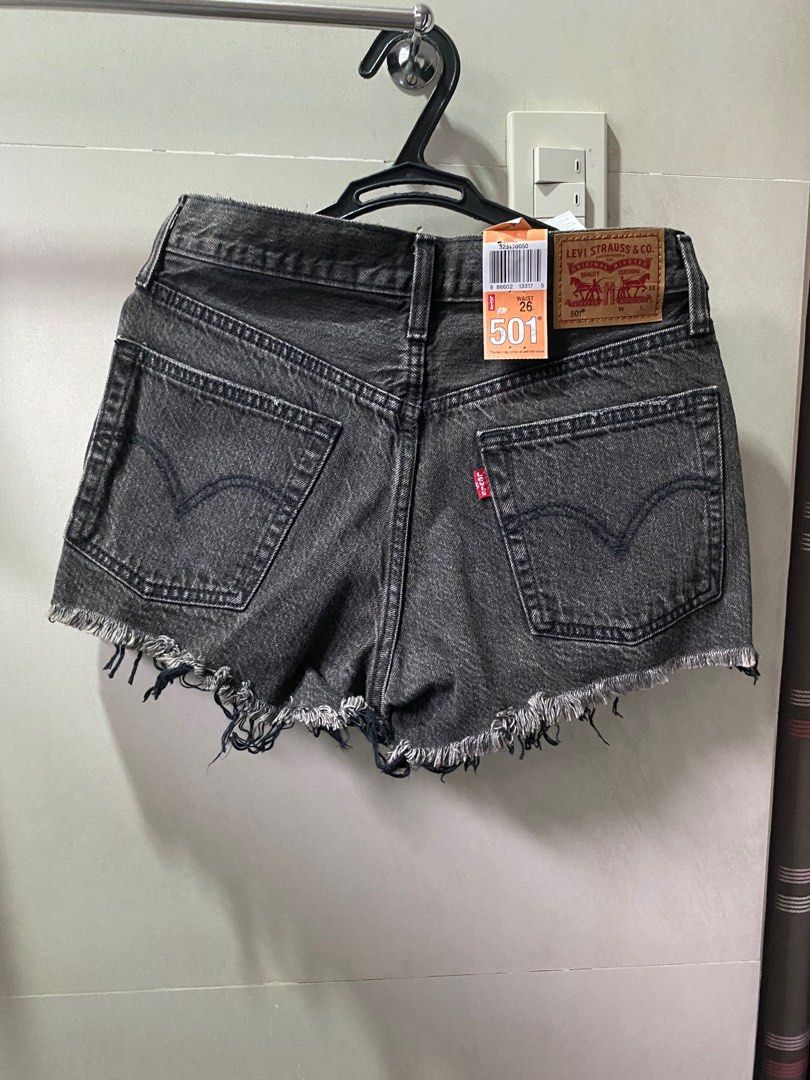 Black distressed levi shorts online