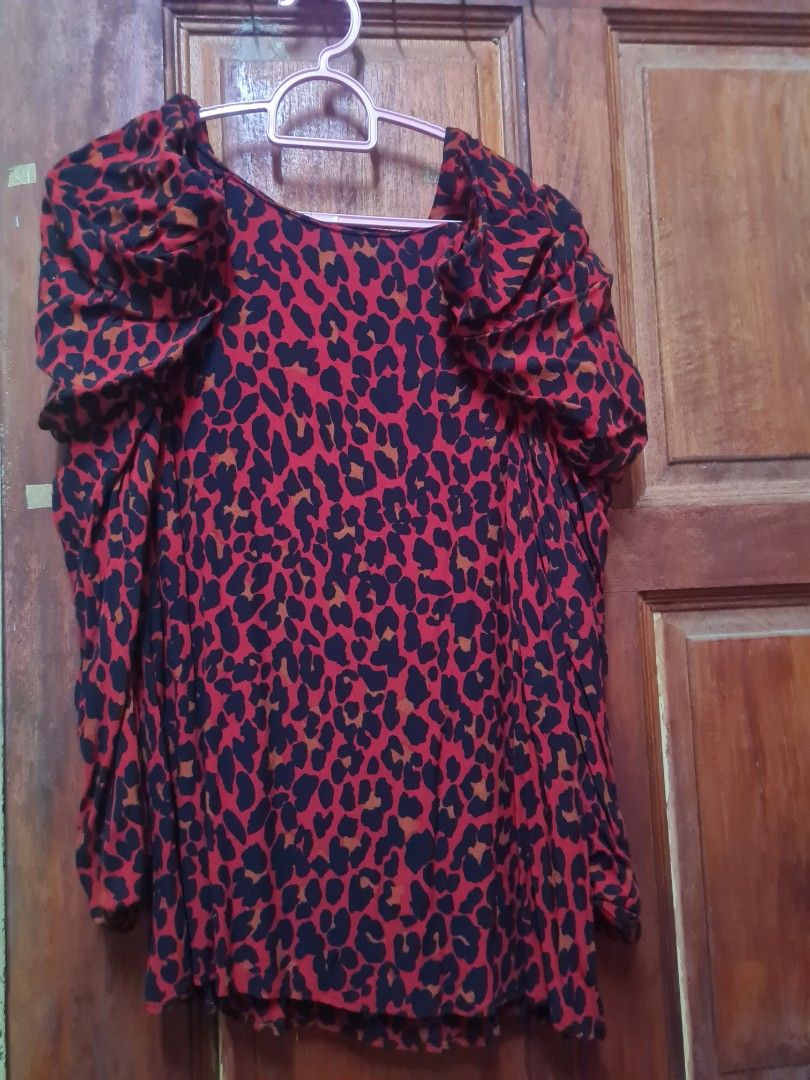 Zara sales red leopard