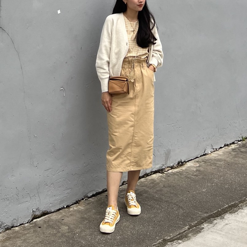 Tan paper store bag skirt