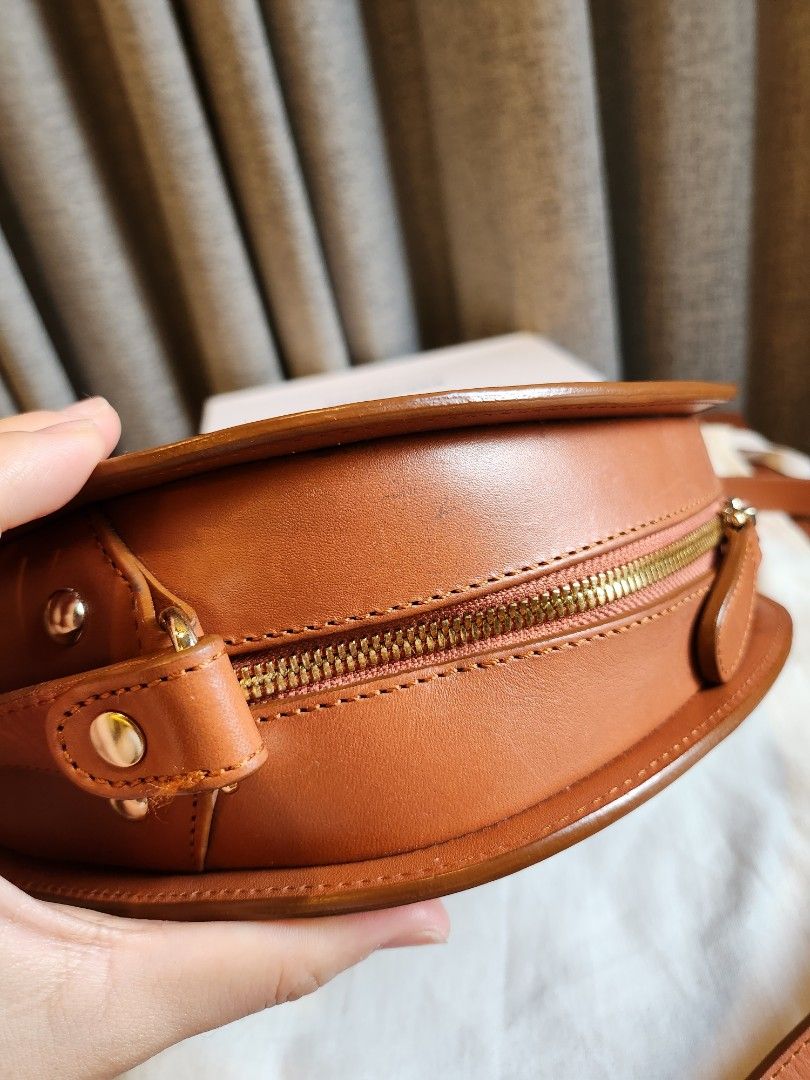 APC bag (Category: Luxury Bags & Wallets) located in Quezon City. Submitted by shop.mar.go (Listing ID 1258898089, Image 3). Description: apc with dust bag 9/10 excellent condition shipping c/o buyer last price posted mop: bdo bpi aub or chinabank.