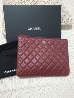 Chanel Gabrielle Clutch on Chain in Black GHW, Luxury, Bags & Wallets on  Carousell