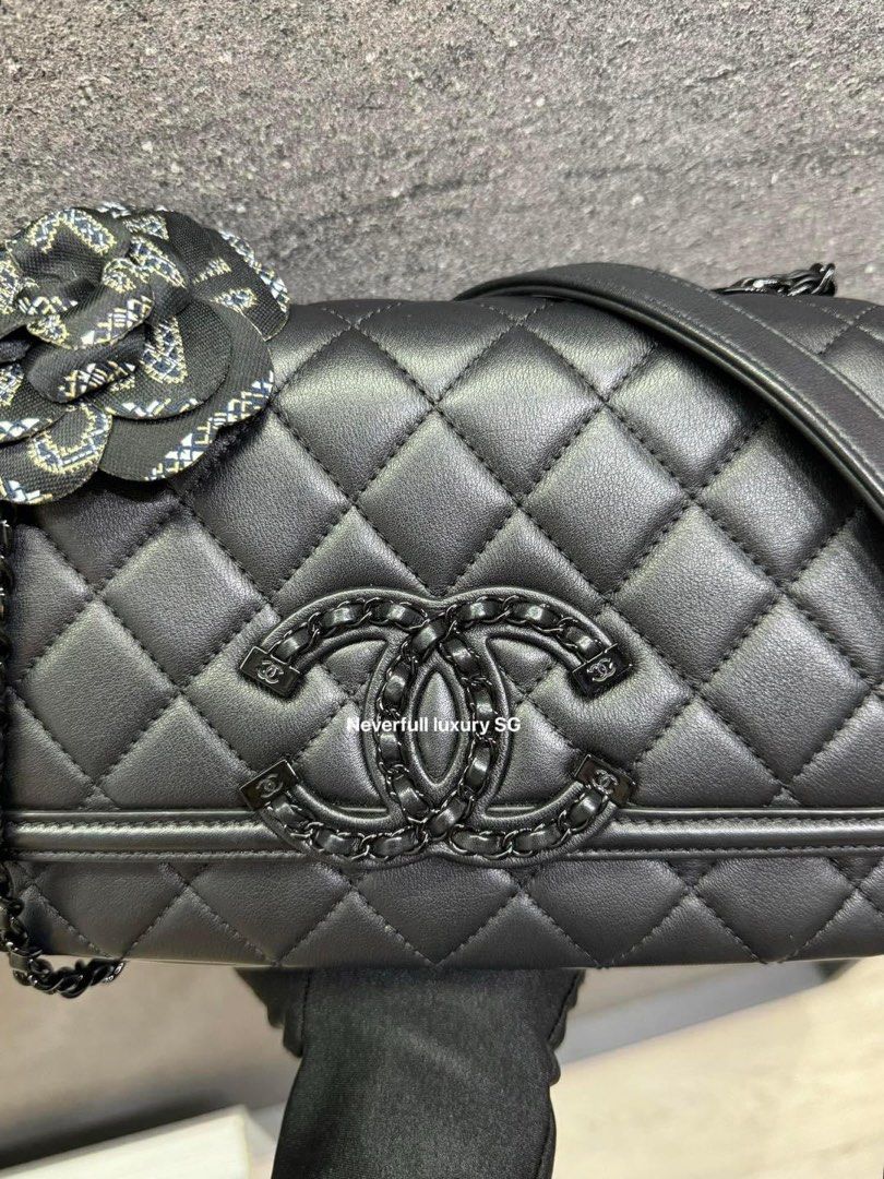 Chanel flap deals bag black hardware