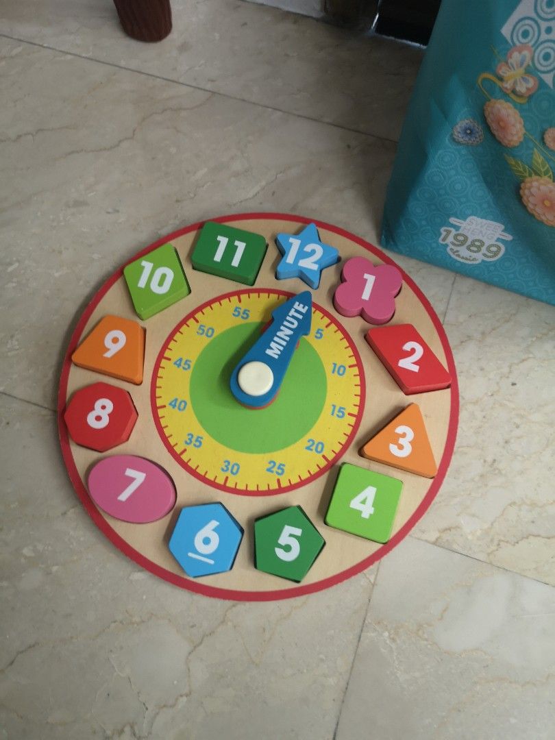 Clock with moving hands, learning shapes and numbers, Babies & Kids