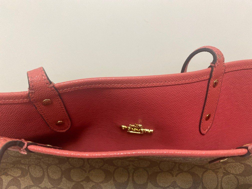 Coach （分類：手袋及銀包）位於 Hong Kong。 由 fish_chips18 提交（商品編號 1258992113，圖片 3）。簡介： 。