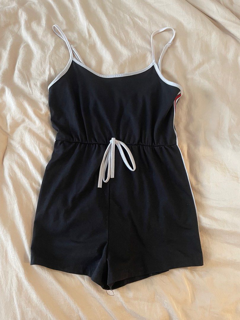 Cute top black overalls